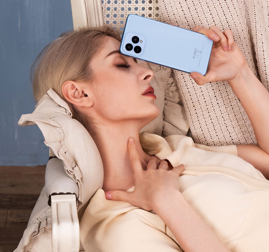 Cubot p80 Lifestyle Blue Lady